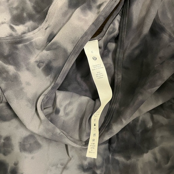 lululemon athletica Charcoal Tie-Dye Scoop Crop Tee - Picture 2 of 3